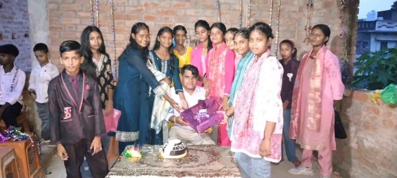 Students presenting a gift to their teacher